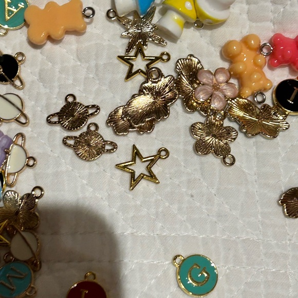 Assorted Earring Set in Organizer - Picture 6 of 6